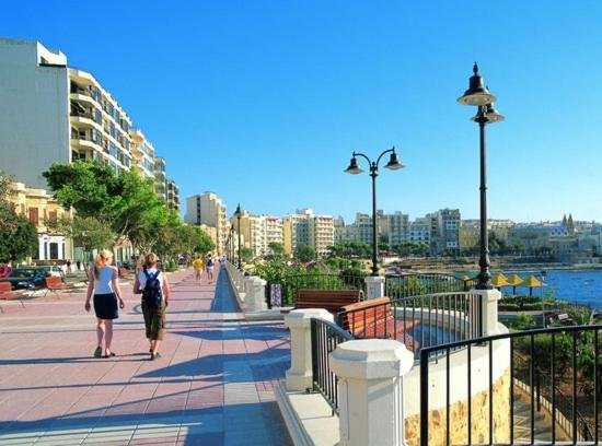 Modern 2 Bedroom Maisonette In Central Sliema Exterior photo